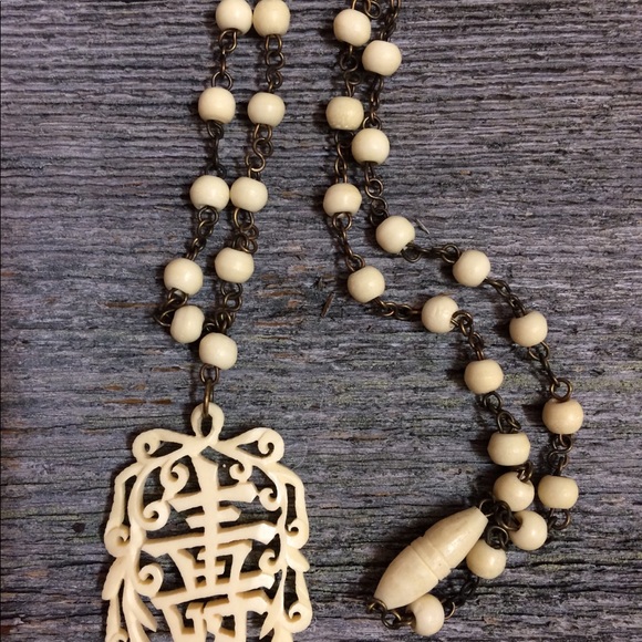 Vintage Chinese hand carved bone pendant necklace - Picture 3 of 8